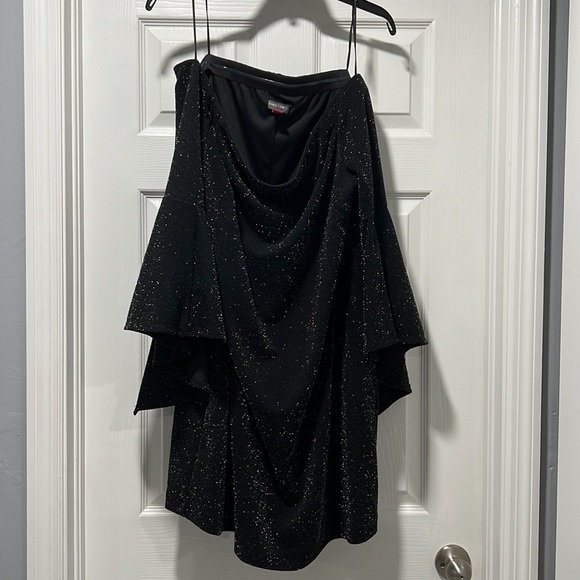 Elegant Black Off-Shoulder Dress - Picture 4 of 5